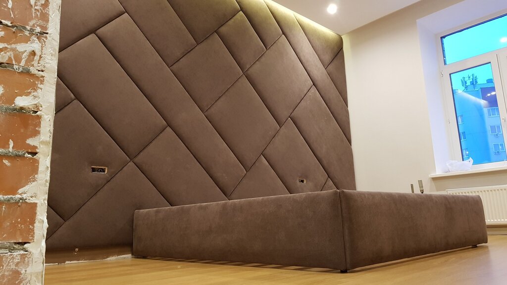 Wall upholstery with fabric