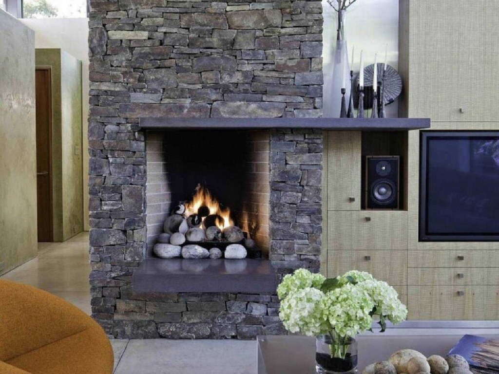 Facing the fireplace with artificial stone 26 фото