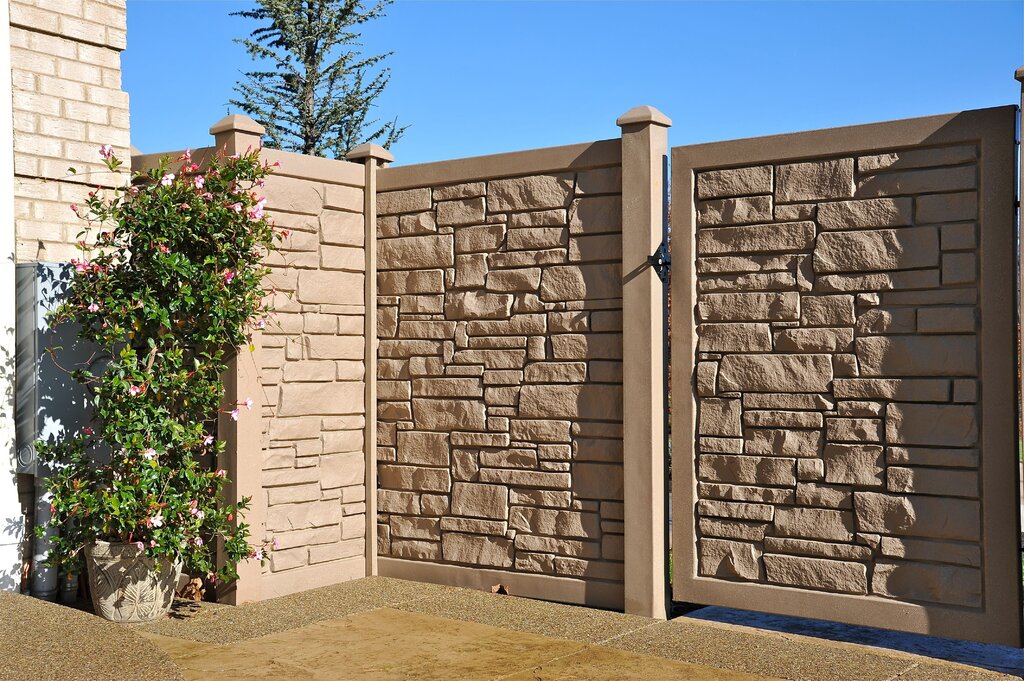 Facing a fence with stone