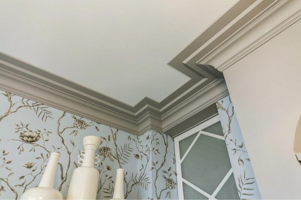 Wallpaper without ceiling molding