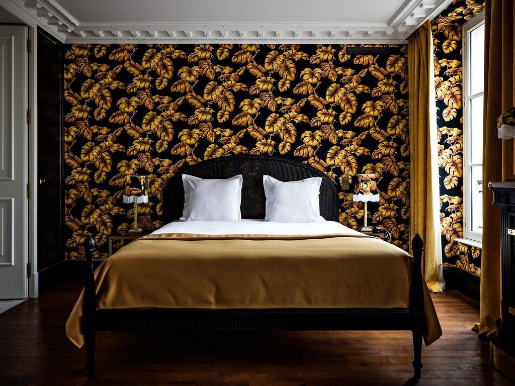 Black and gold wallpaper for walls