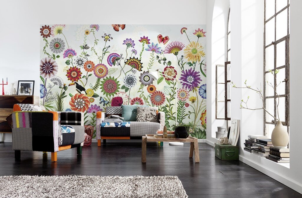 Wallpaper with large flowers