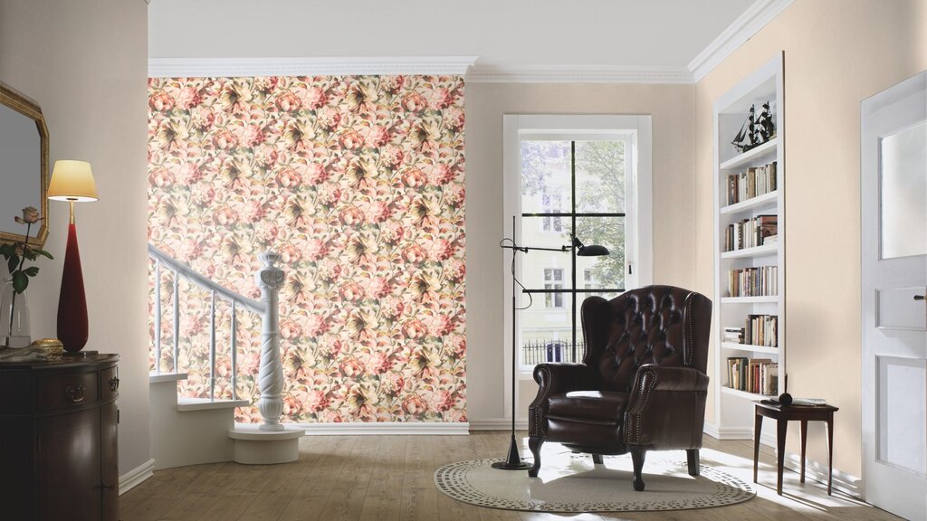 Wallpaper with a large pattern in the interior