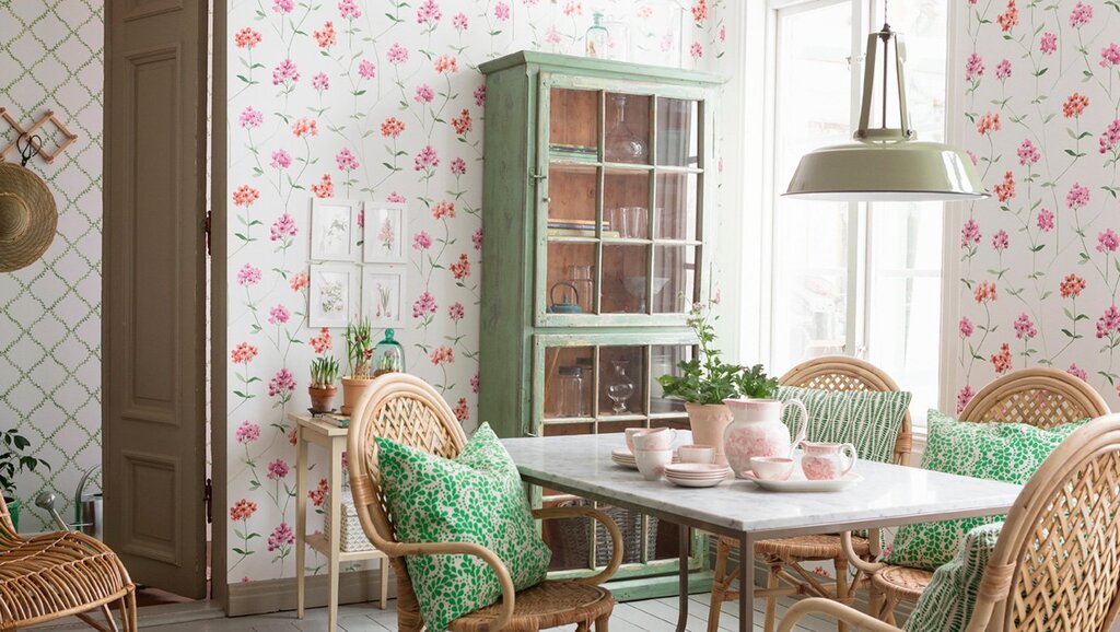 Flower-patterned wallpaper