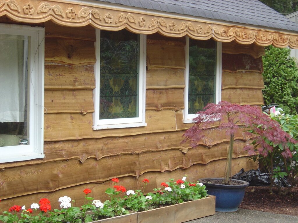 Cladding the bathhouse with a board from the outside