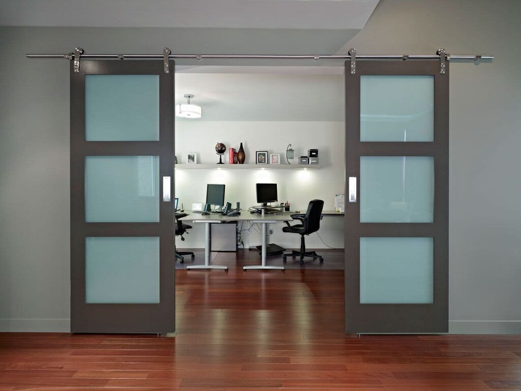 Single-leaf sliding door