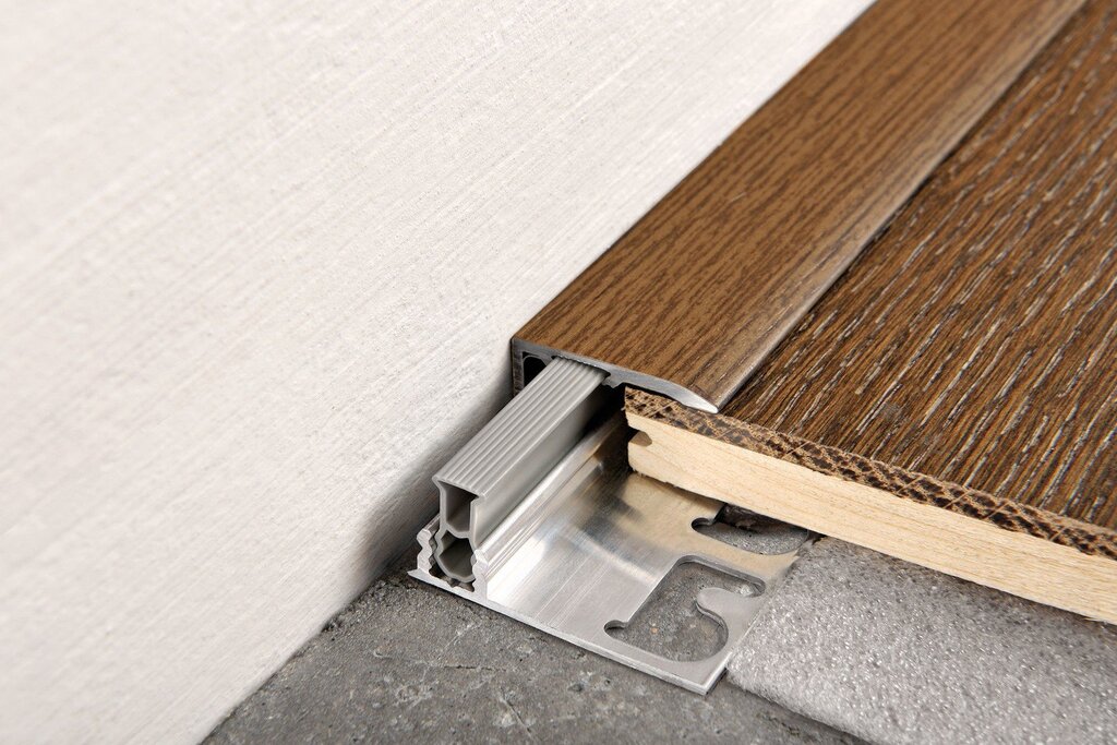 Edging profile for laminate