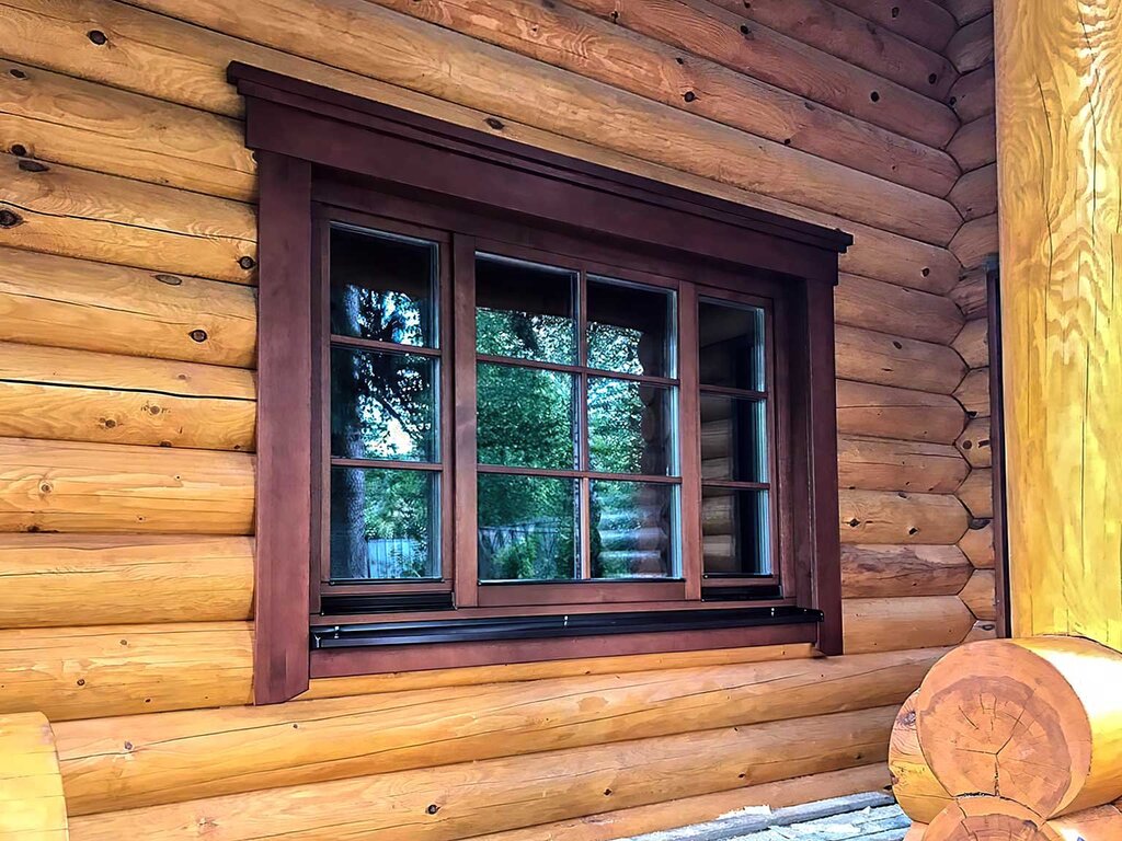 Windows in the log house