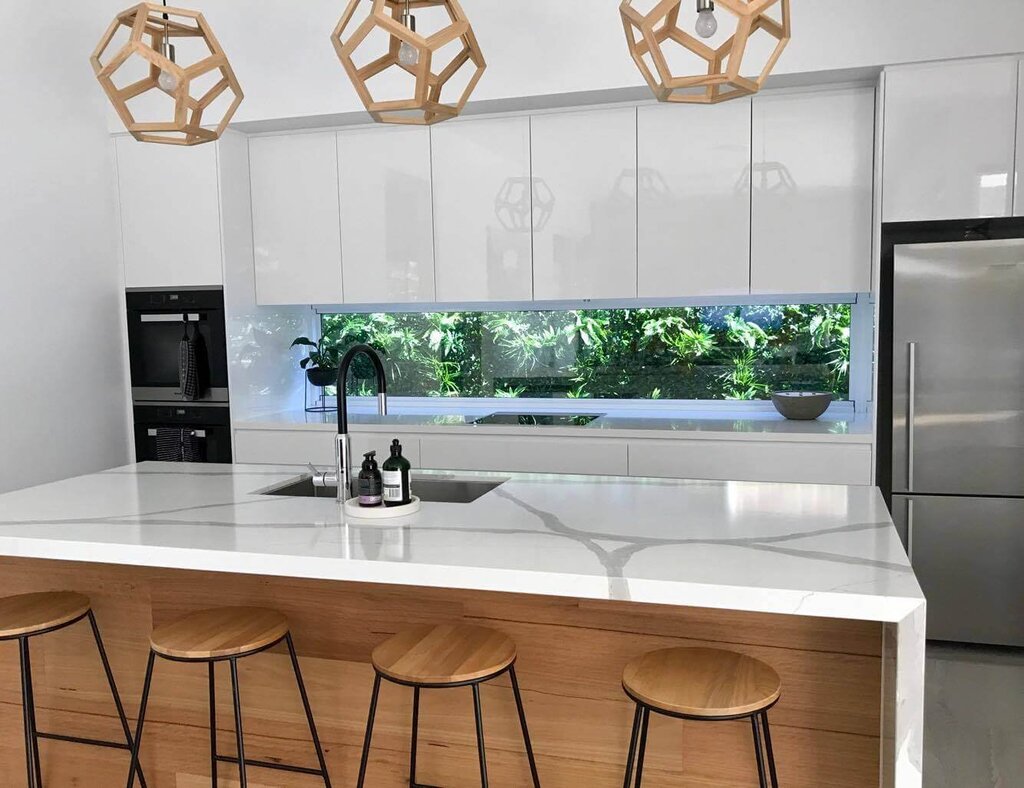 Window backsplash in the kitchen