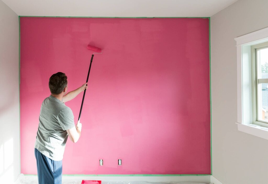 Painting walls with a spray gun