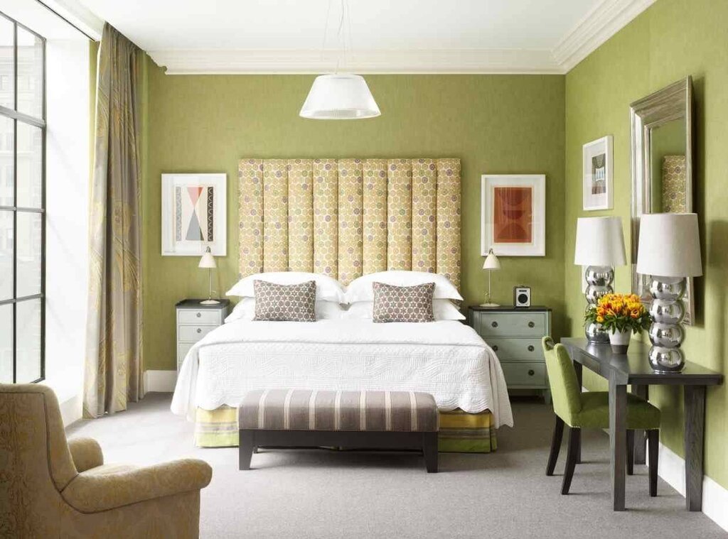 Olive wallpaper in the bedroom interior