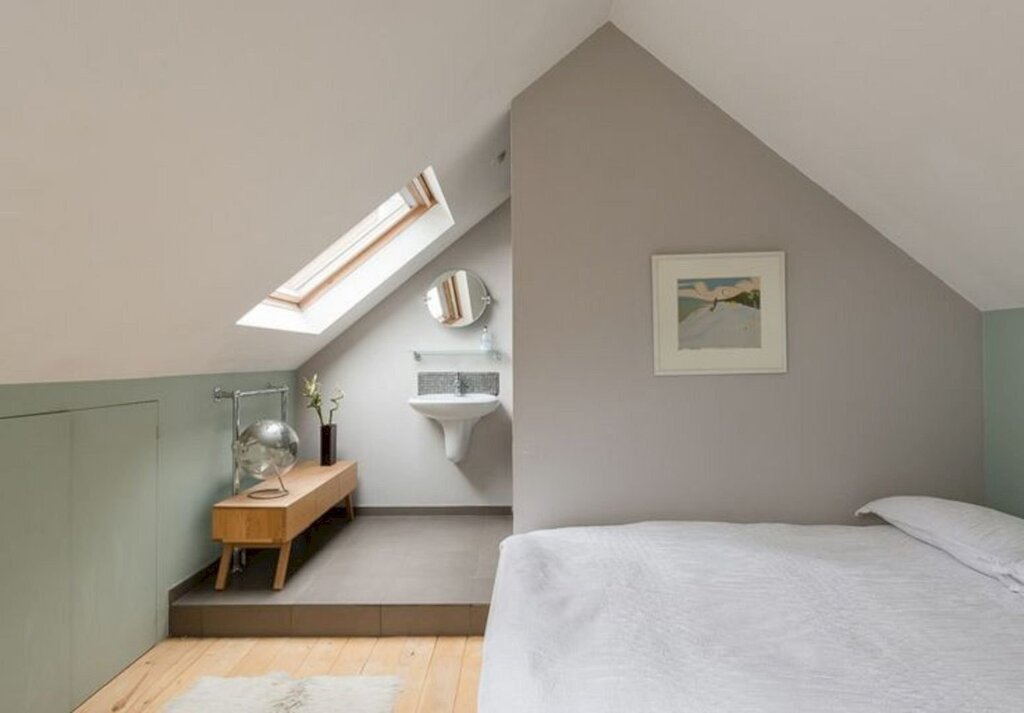 Lighting of an attic with sloping walls