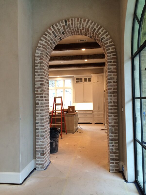 Finishing the arch with artificial stone