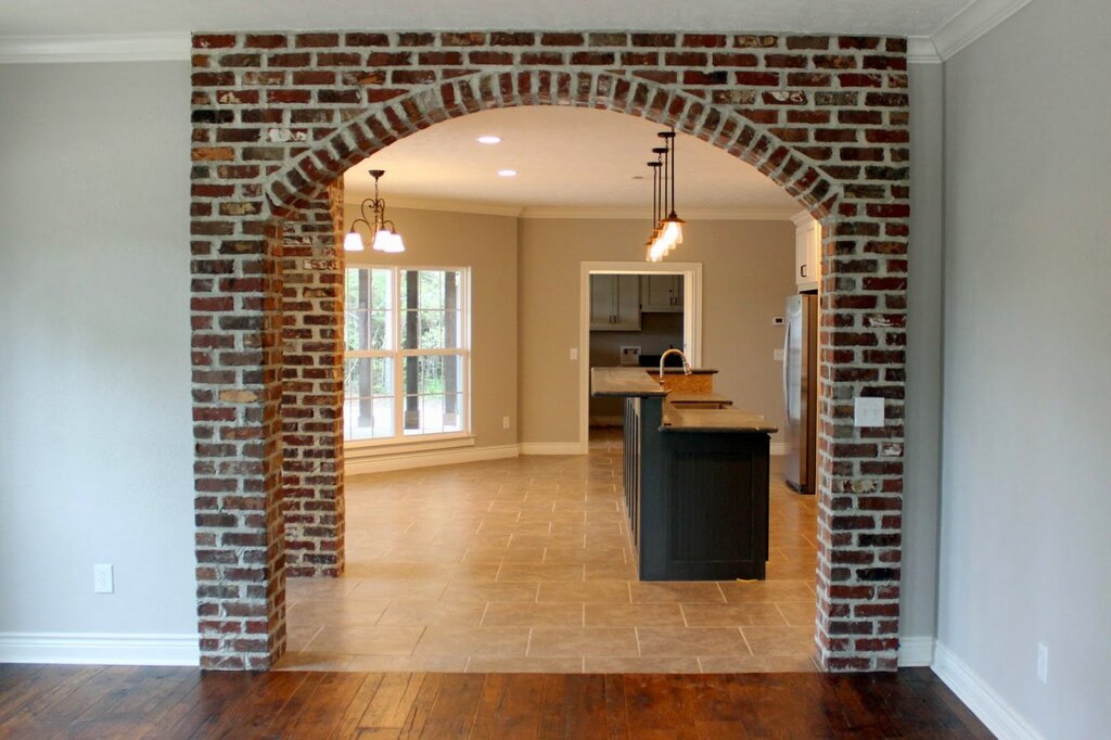 Finishing the arch with bricks