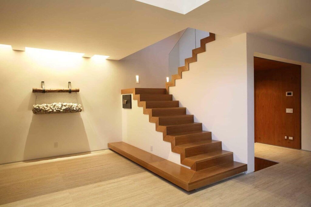 Finishing of a concrete staircase