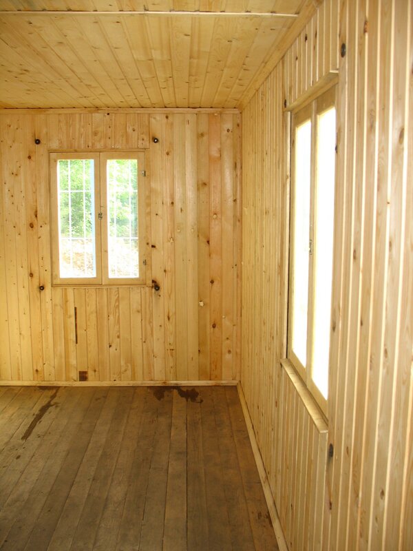 Finishing the summer house with clapboard