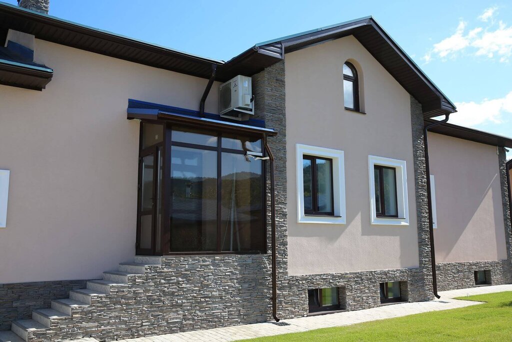 Finishing the house with bark beetle plaster