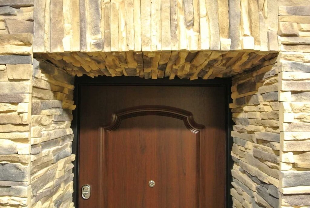 Finishing door slopes with decorative stone