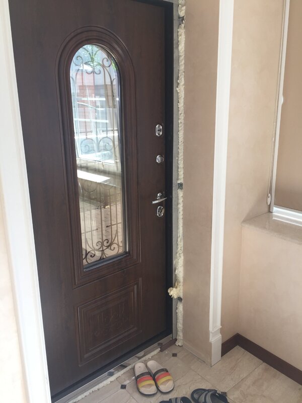 Finishing of the entrance door frame