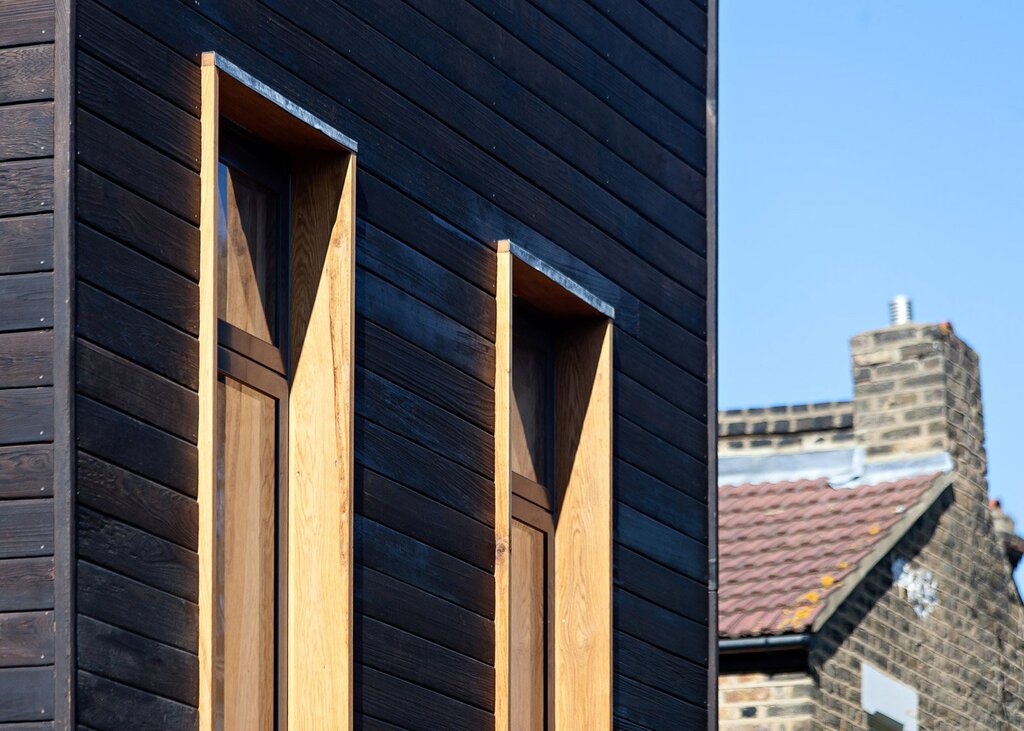 Finishing the facade with a herringbone board