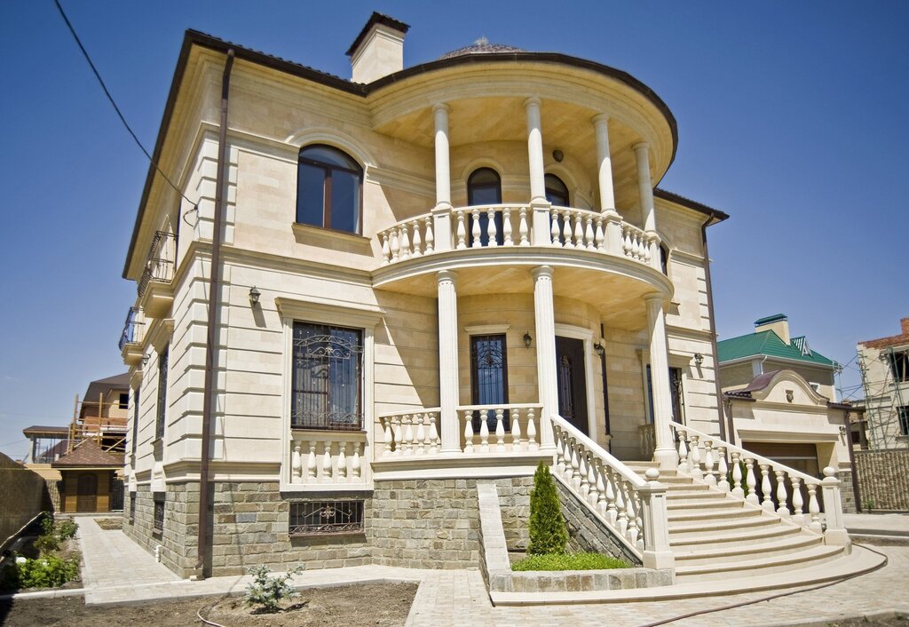 Facade decoration with sandstone