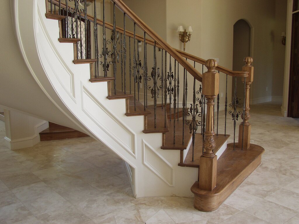 Finishing the staircase with wood