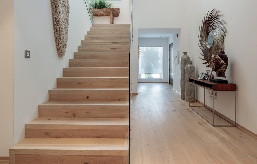 Finishing the staircase with laminate in a private house