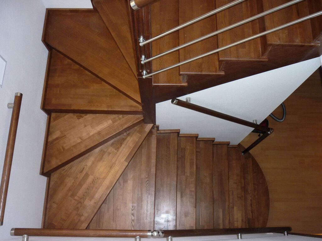 Finishing a staircase with winder steps