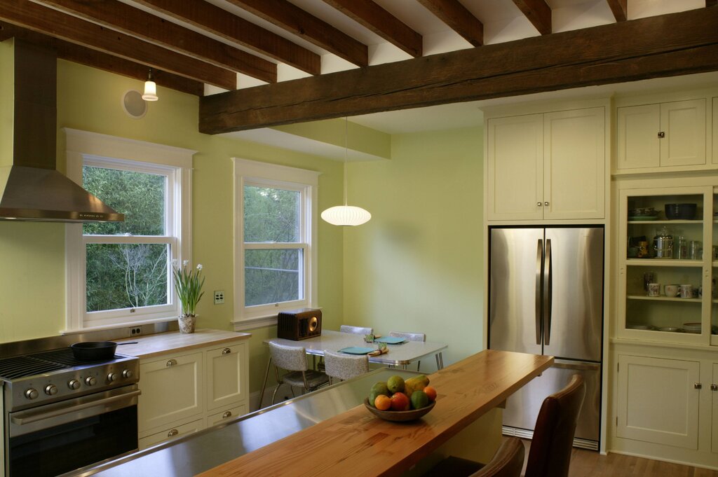 Ceiling finish in the kitchen