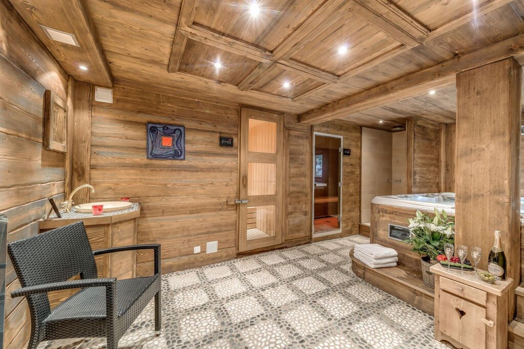 Ceiling finishing in the sauna