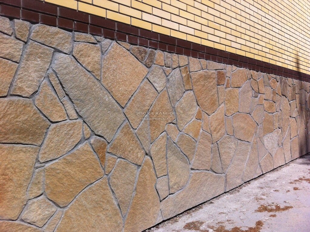 Finishing the plinth with sandstone