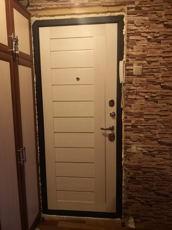 Interior finish of the entrance door