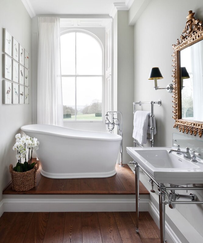 Freestanding bathtub in the interior