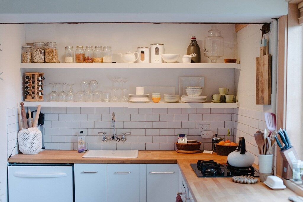 Open kitchen shelves