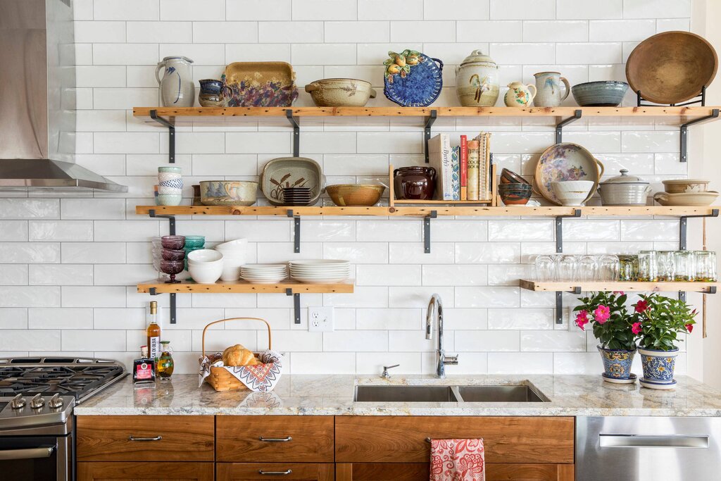 Open shelves in the kitchen instead of cabinets