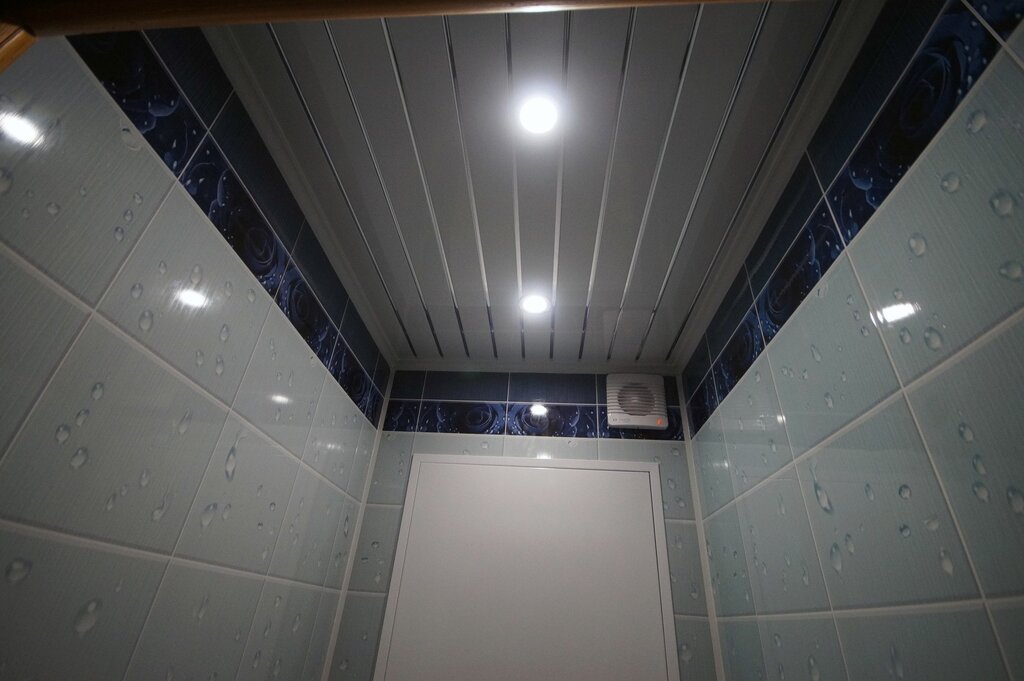 Ceiling panels in the toilet