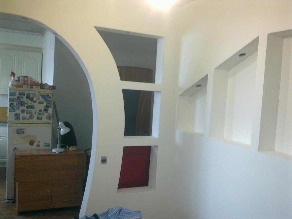 A drywall partition in the kitchen