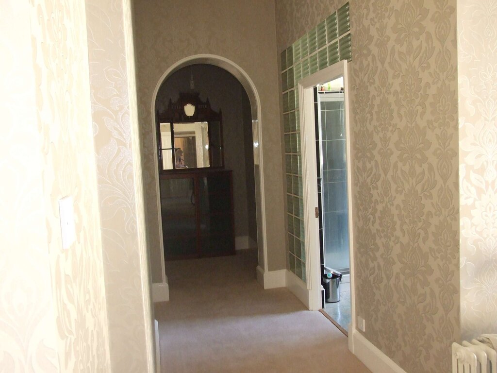 Transition of wallpaper from the kitchen to the hallway