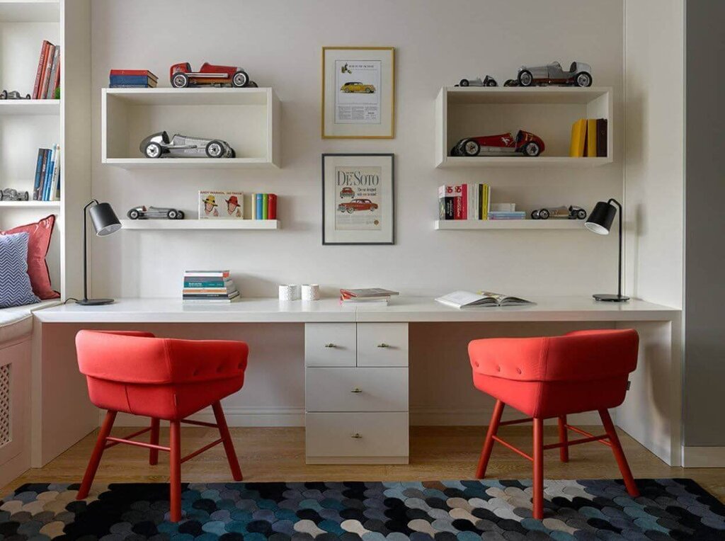 A writing desk for the children's room