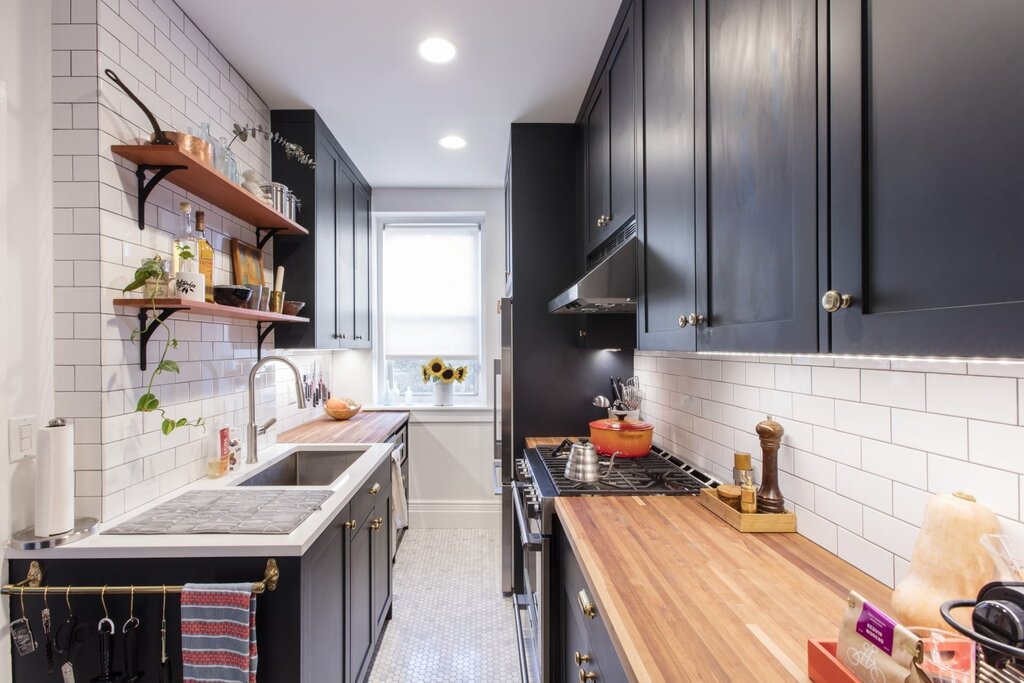 Layout of a long kitchen