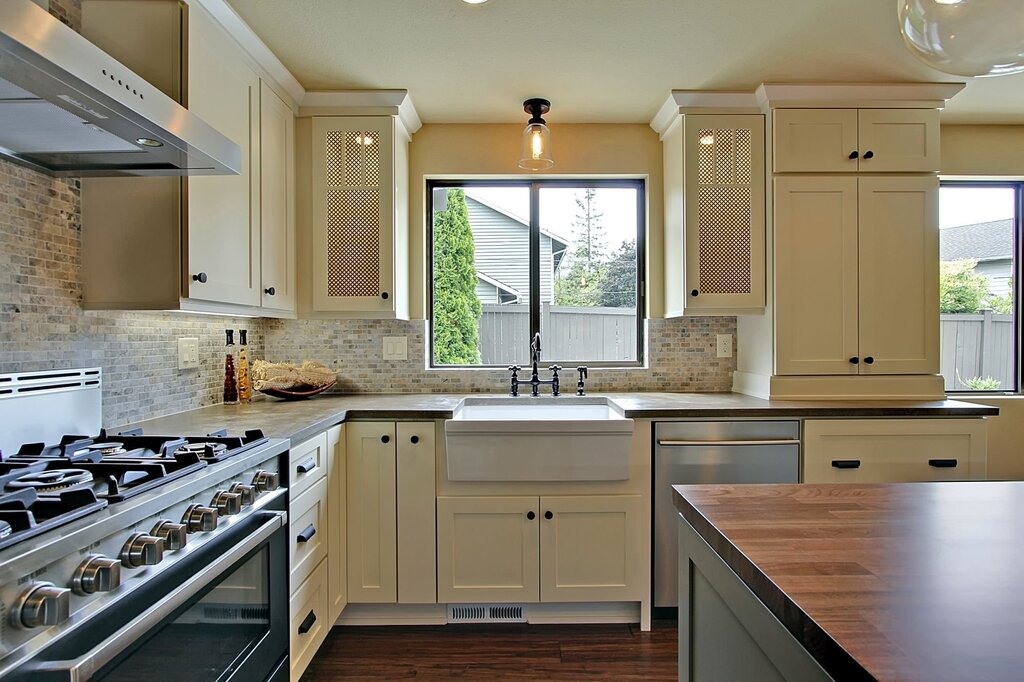 Kitchen layout with a window in the middle