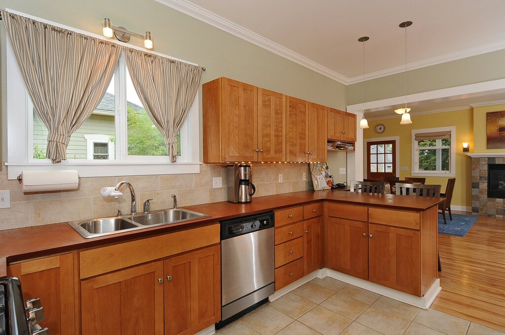 Kitchen layout in the house