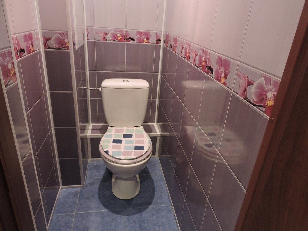 Plastic tiles for the bathroom