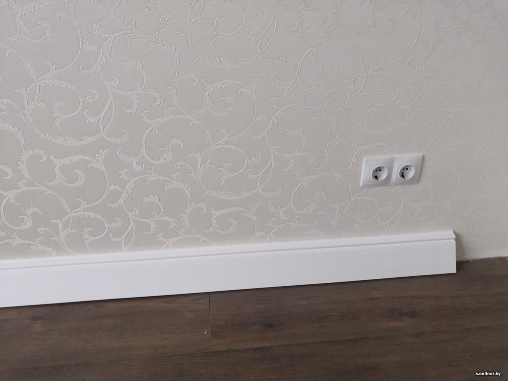 Baseboard for self-leveling floor 20 фото