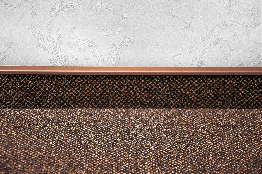 Baseboard for carpet