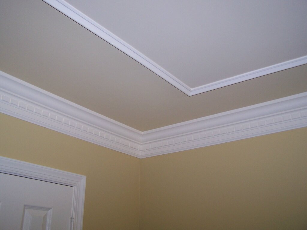 Ceiling molding for painting