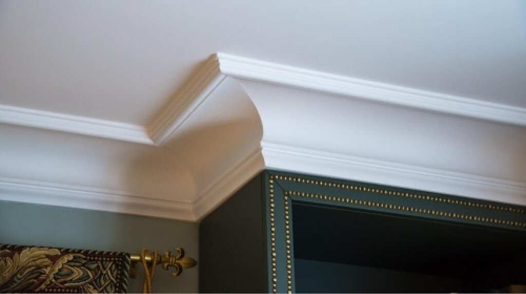 Ceiling molding for the bathroom