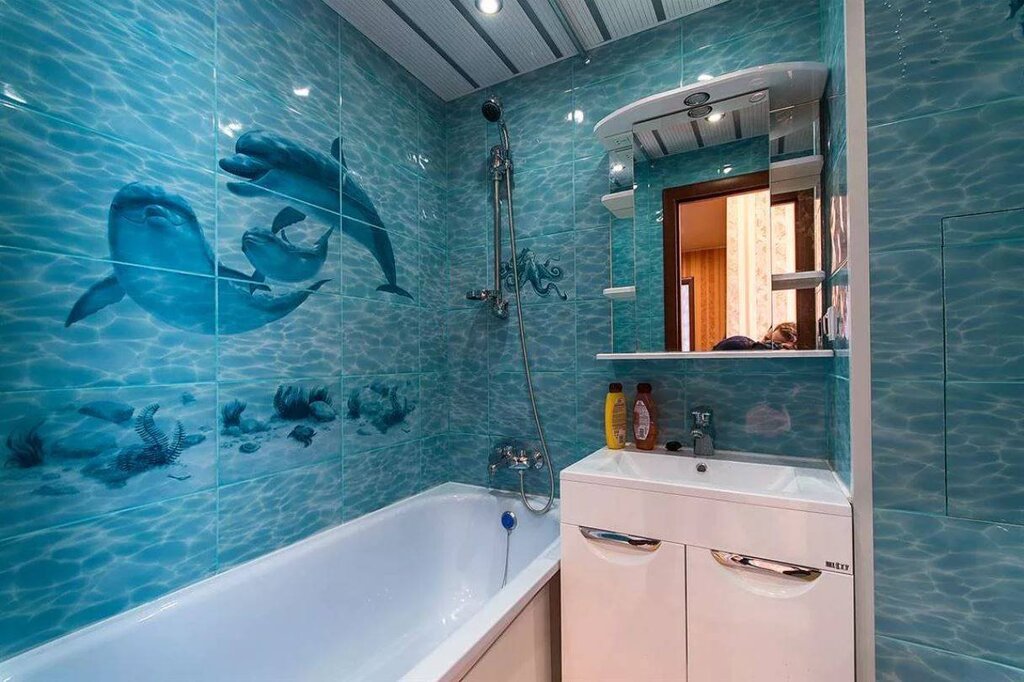 Bathroom tiles in a marine style