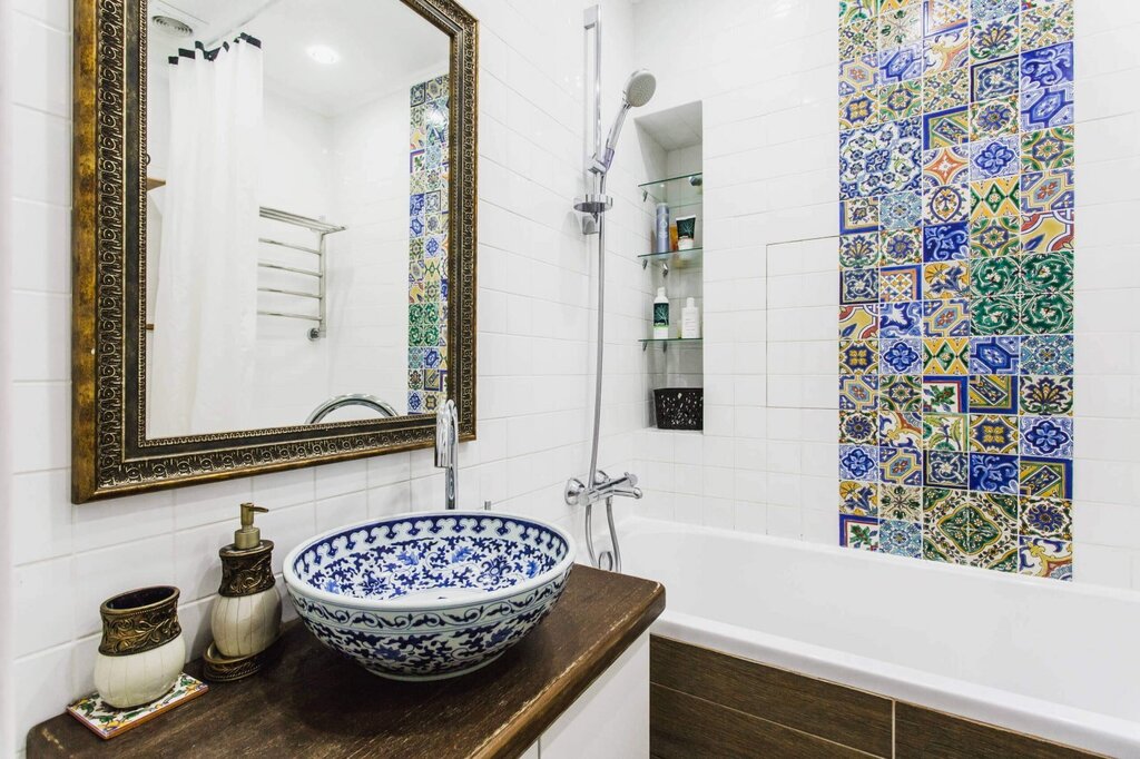 Mediterranean-style bathroom tiles