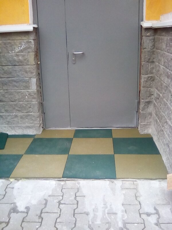 Tile in front of the entrance door